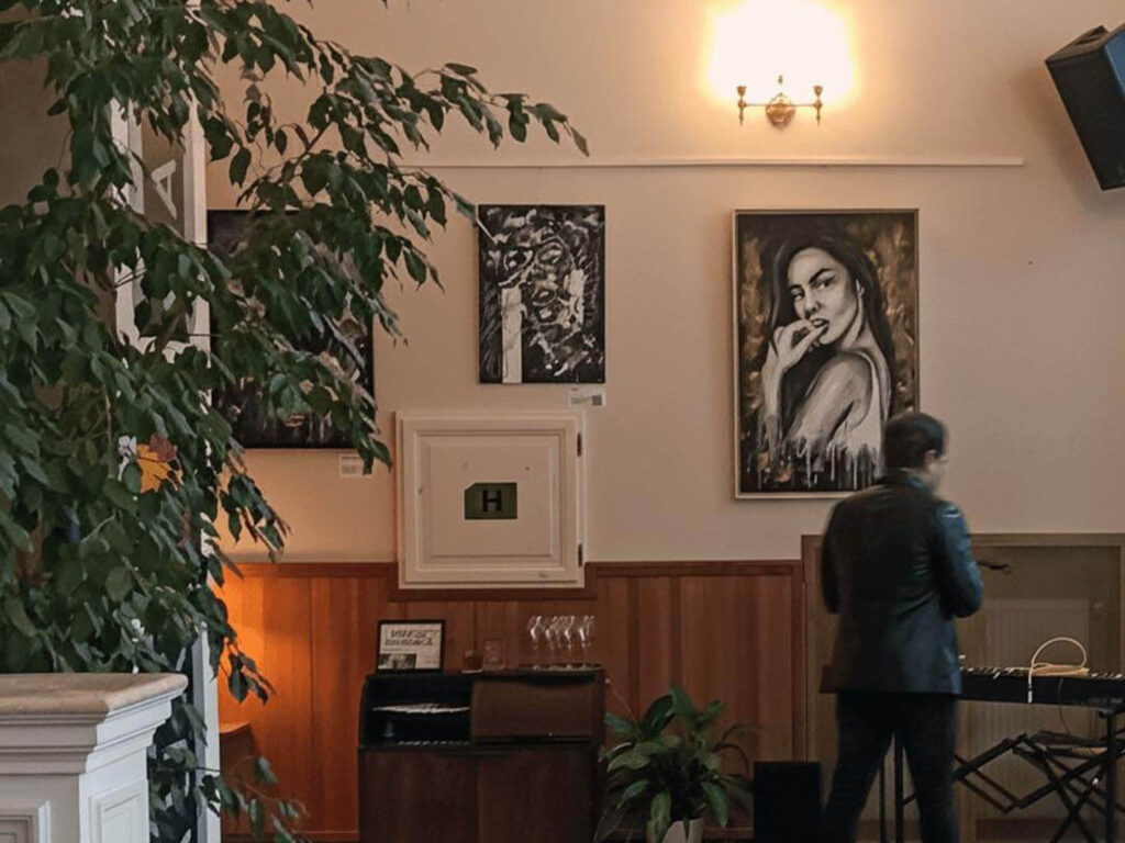 Dvatelier.cz – česká současná malířka Dana V. Moderní abstraktní a figurativní obrazy.